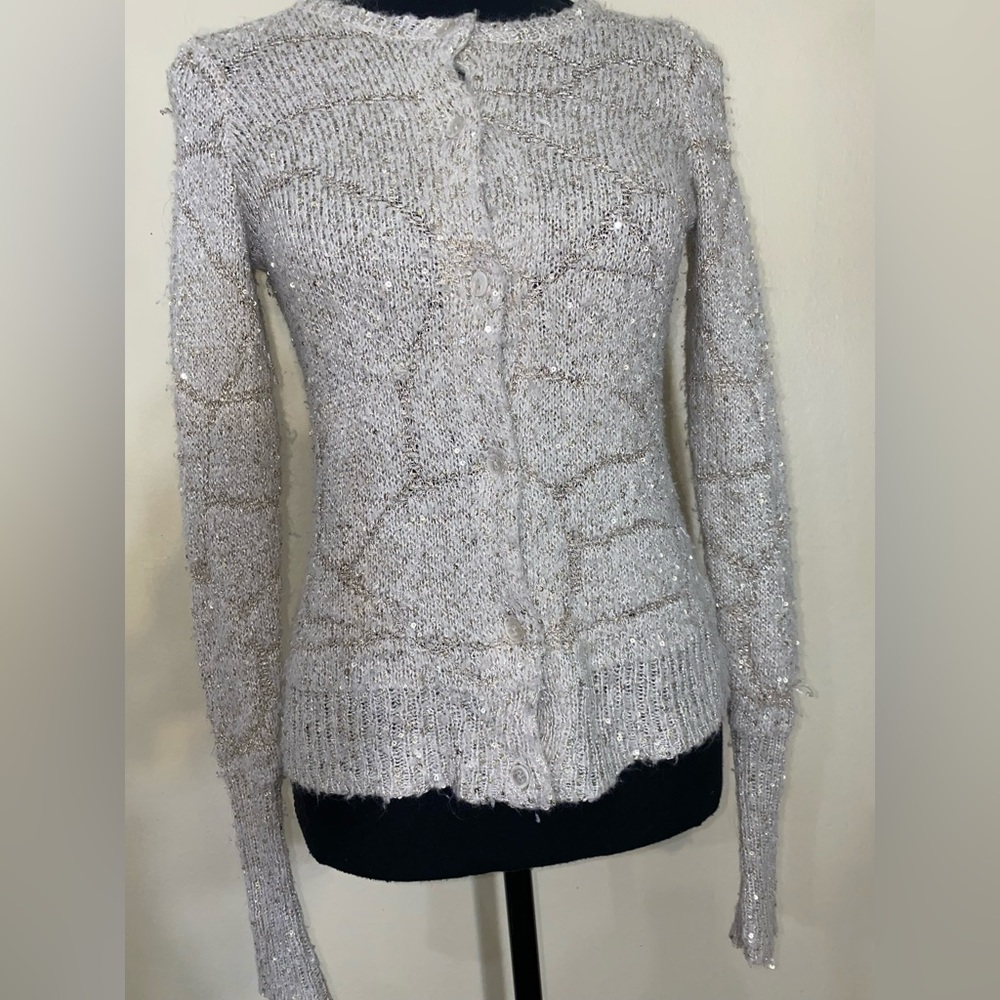 Simply Vera 
Vera wang XS 
Long sleeves sweater front buttons 
Pre owned-